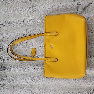 COACH Zip Top Tote Bag in Crossgrain Leather in Flax 2 (YELLOW/MUSTARD) F58846